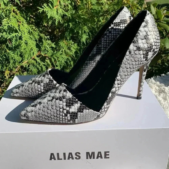 Alias Mae Black & White Snake Skin Pumps - Picture 4 of 13